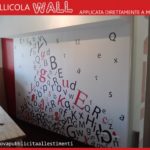 Allestimento interno con stampa su PVC adesivo Wall applicato direttamente a parete.