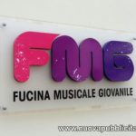 Targa in Plexiglass con lettere a rilievo laccate.